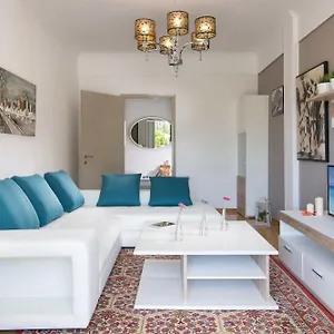 https://michalis-apartments-polygyros.hotelschalkidiki.net